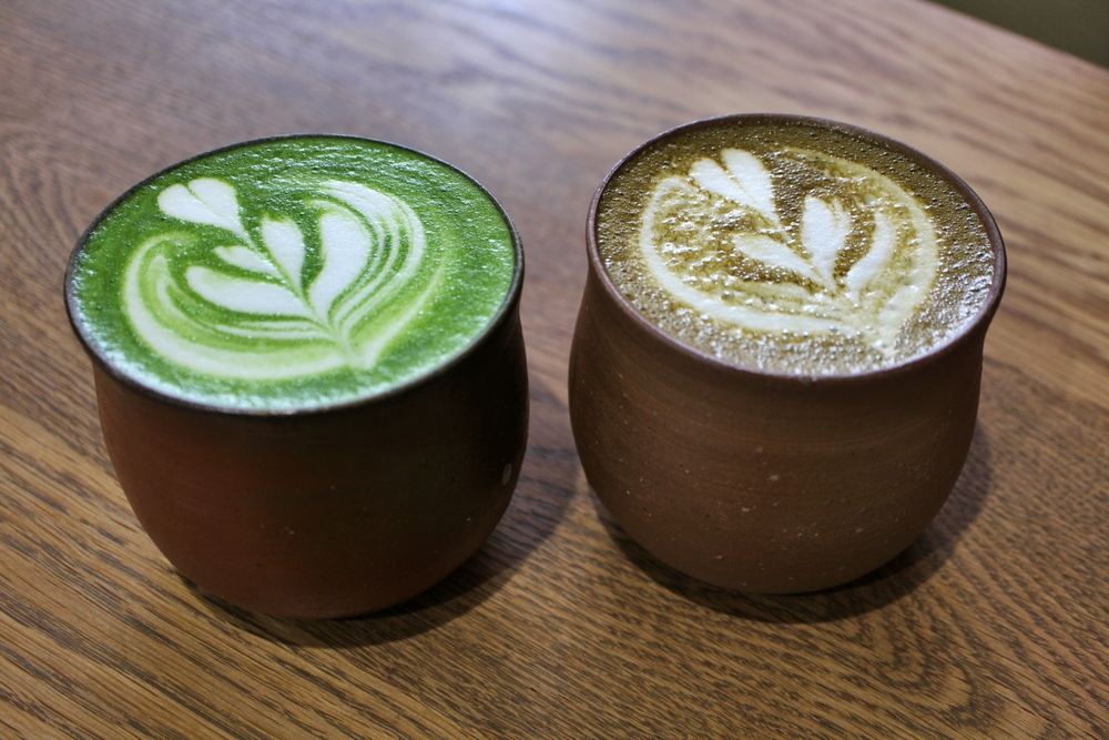 Matcha vs hojicha latte